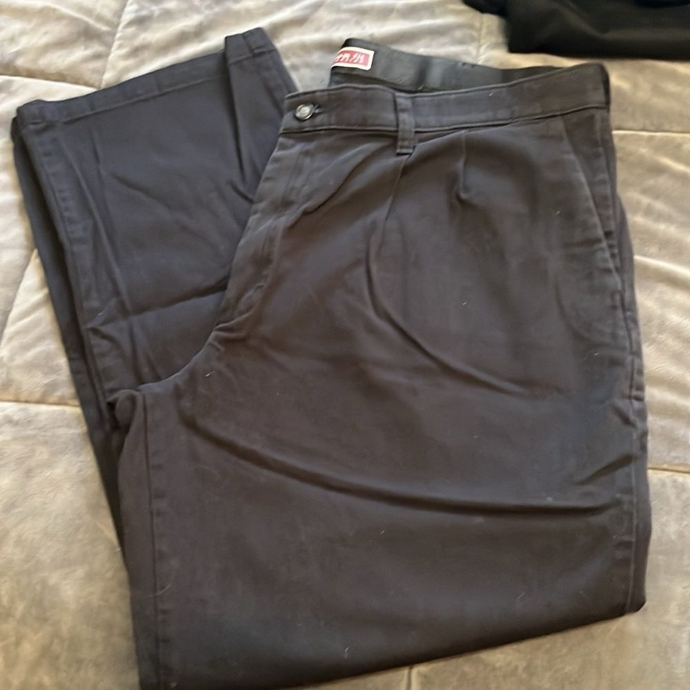 Lee Chino Men’s Black Pleated Front Pants 38x30